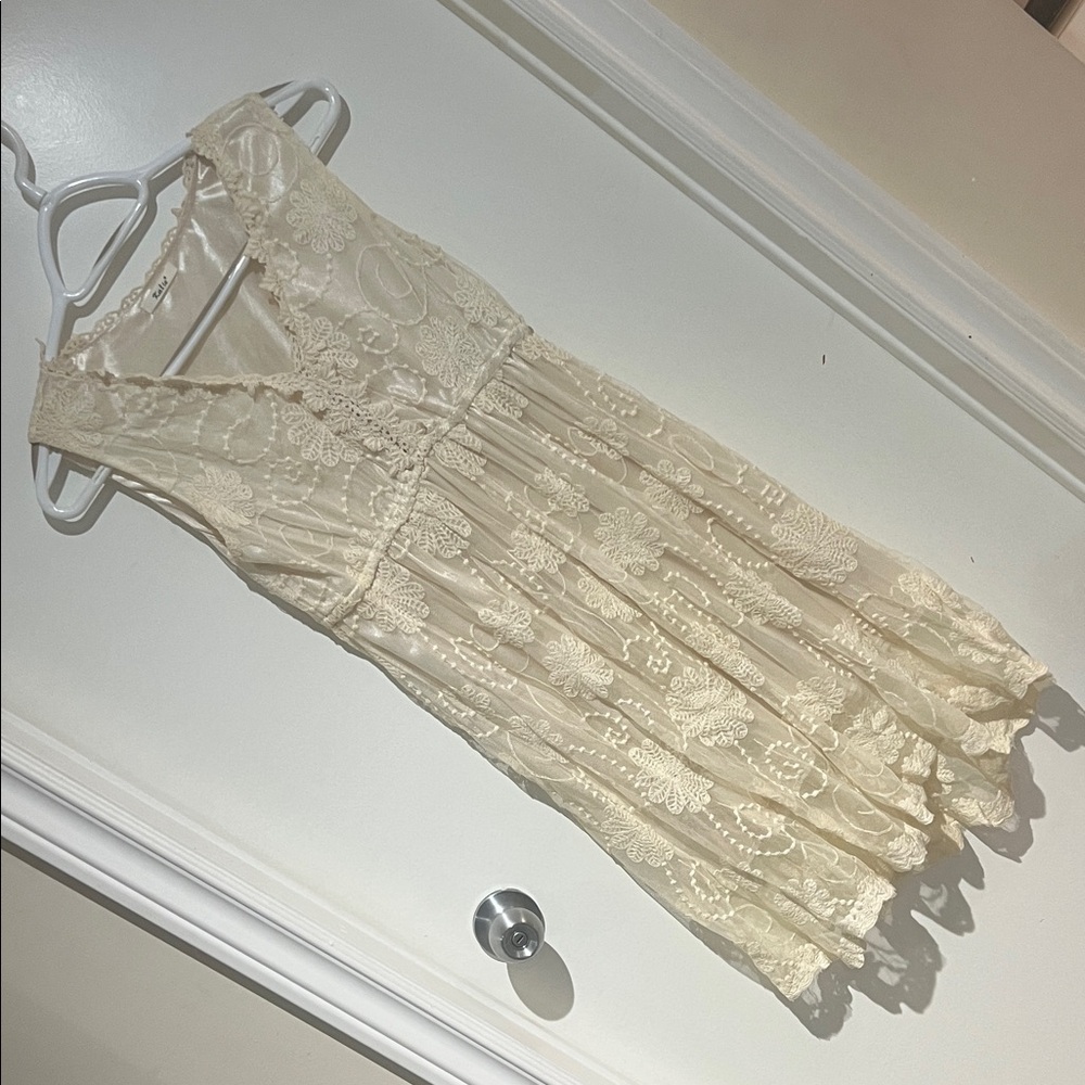 Ivory Lace Sleeveless Dress